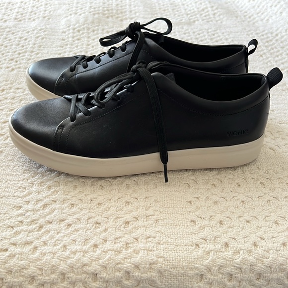 Vionic Shoes - Vionic  Paisley women’s shoes size 8.5